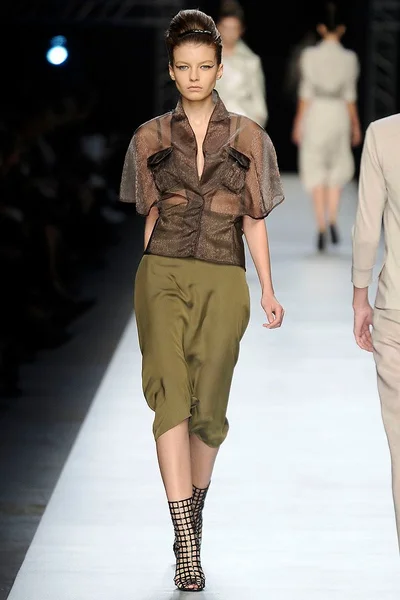 Look 24